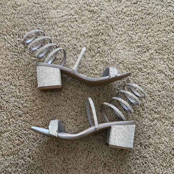 Silver Heels - Picture 3 of 7